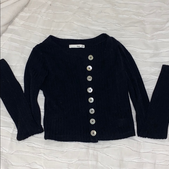 Wilfred Tops - Wilfred Free Aritzia button up cropped long sleeve